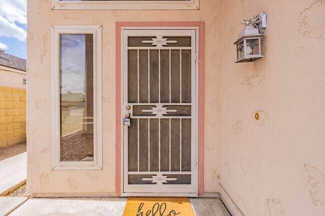 Building Photo - Move In Ready! Three Bedrooms in NW Valley!