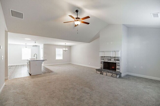 Foto del edificio - 80 Creek Haven Dr