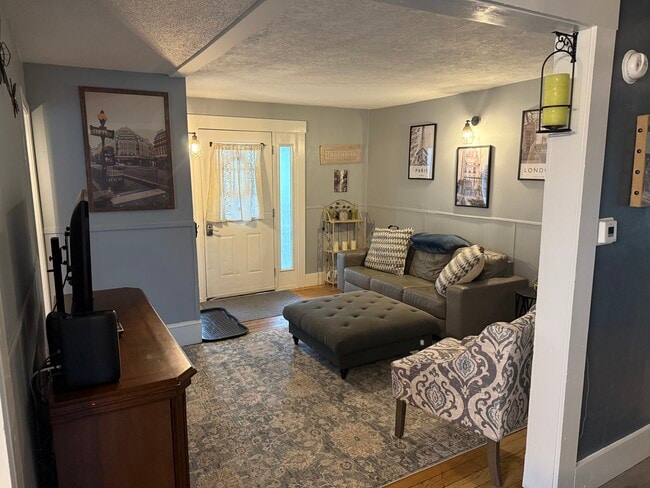 Living room - 40 Russell St