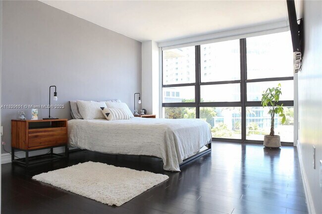 Foto del edificio - 600 NE 36th St