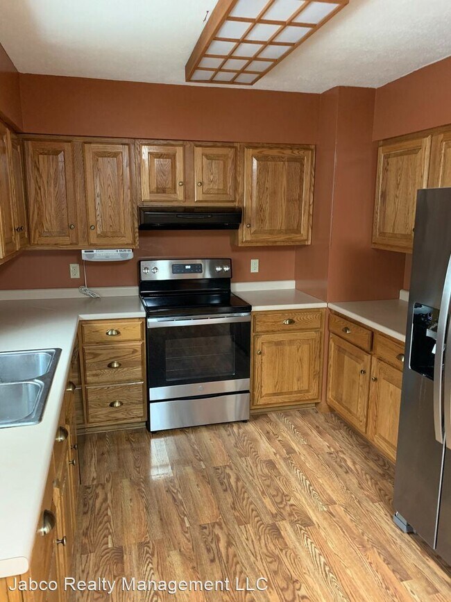 Building Photo - 4 br, 2.5 bath House - 953 East High Street