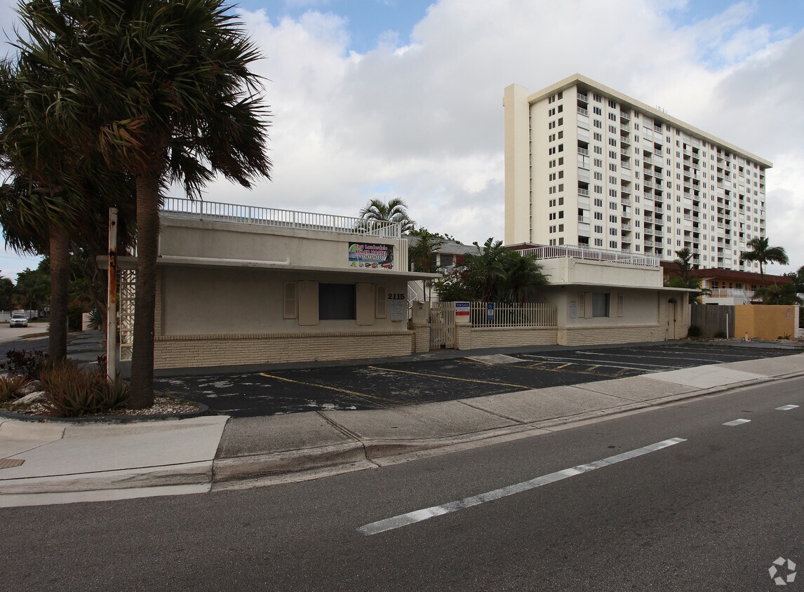 Primary Photo - Fort Lauderdale Beach Hostel