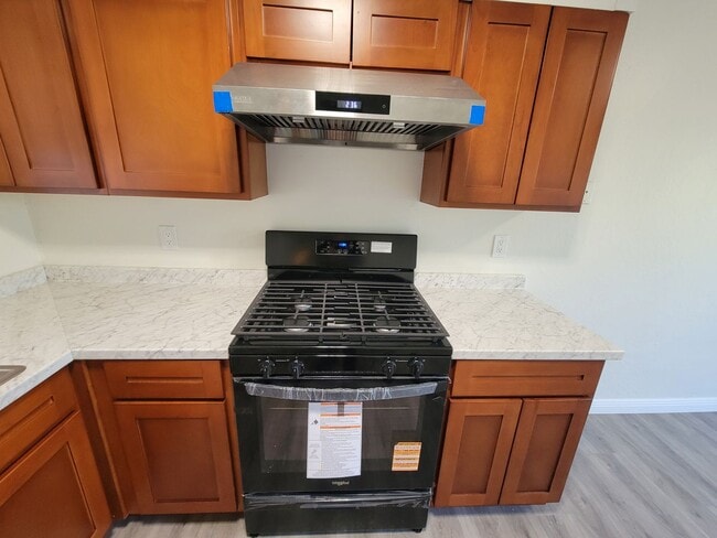 Building Photo - Newly Renovated 3bed/1.5bath Home in Ranch...