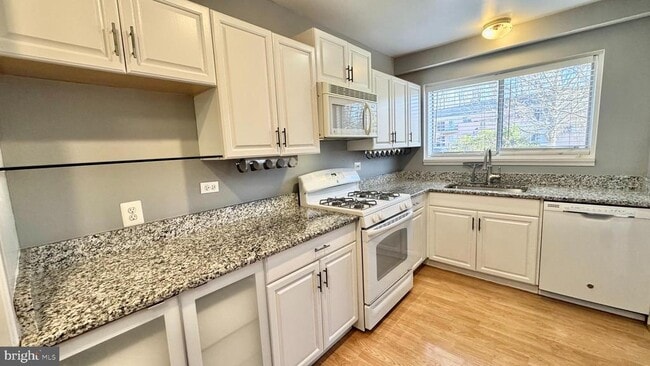 Foto del edificio - 10620 Weymouth St