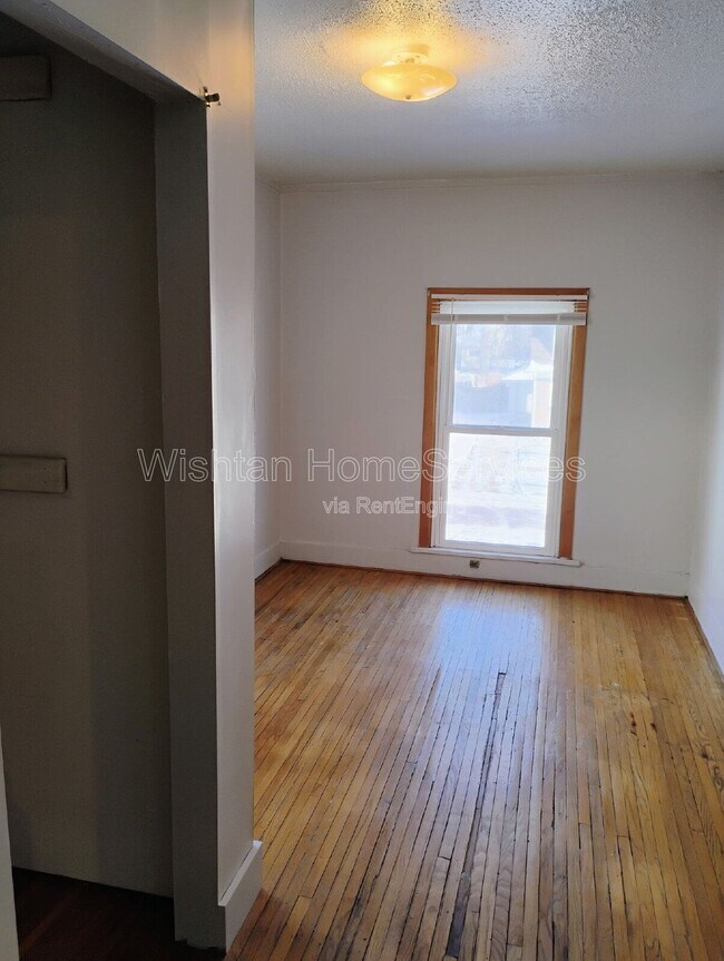 Foto del edificio - 1086 N Cedar St