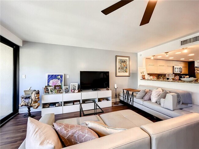 Foto del edificio - 1100 SE 5th Ct