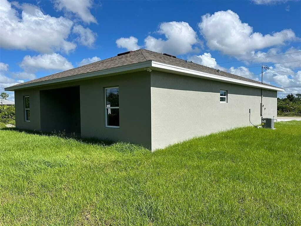 Foto del edificio - Coastal Comfort Awaits: Spacious 3-Bed, 2-...