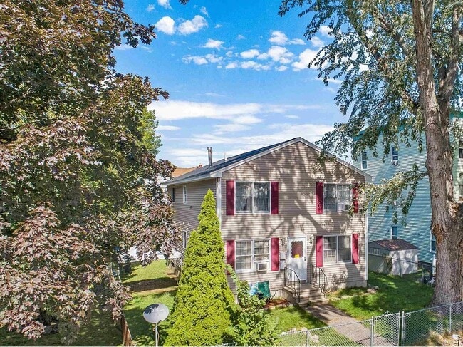 Exterior - 266 Bell St
