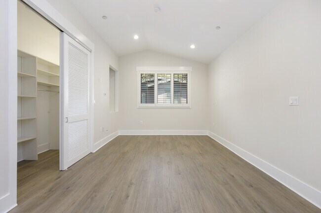 Building Photo - 2020 Holly Dr