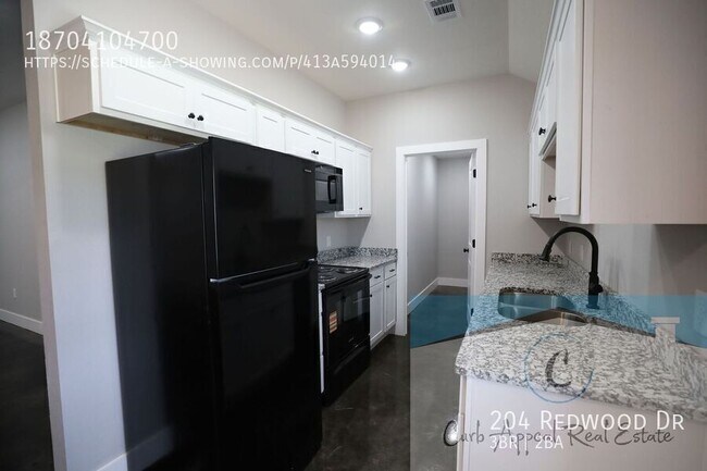 Building Photo - 204 Redwood Dr