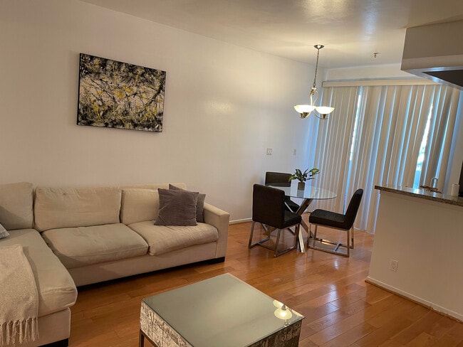 Building Photo - 620 S Gramercy Pl