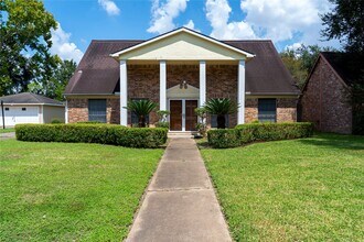 Building Photo - 2902 Meadowcreek Dr