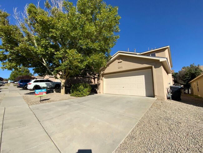 Foto del edificio - 3 Bedroom Home Available Near Unser Blvd N...