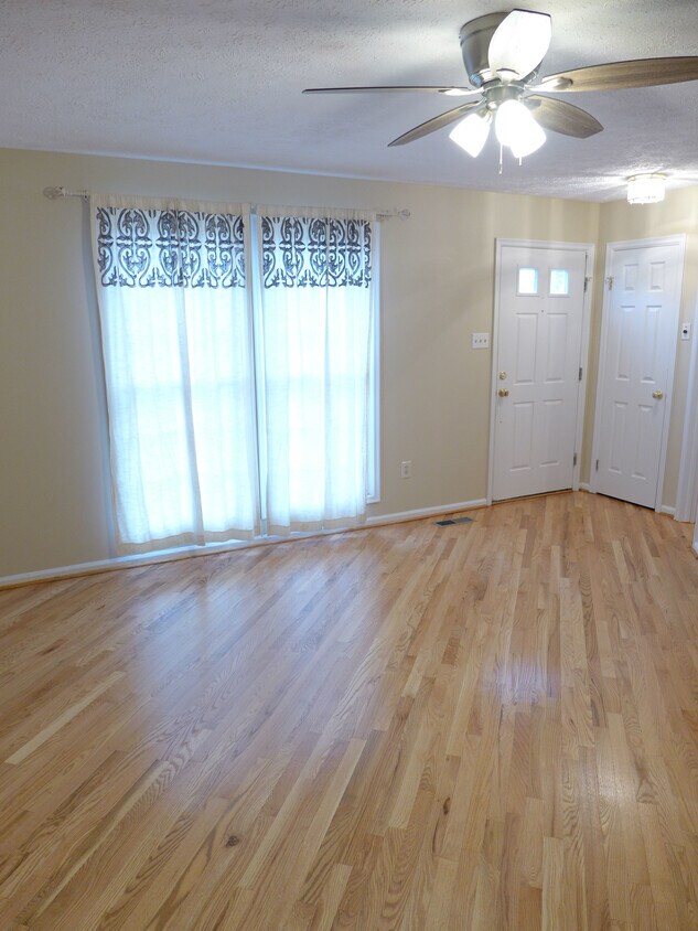 Foto principal - 423 Woodhill Dr
