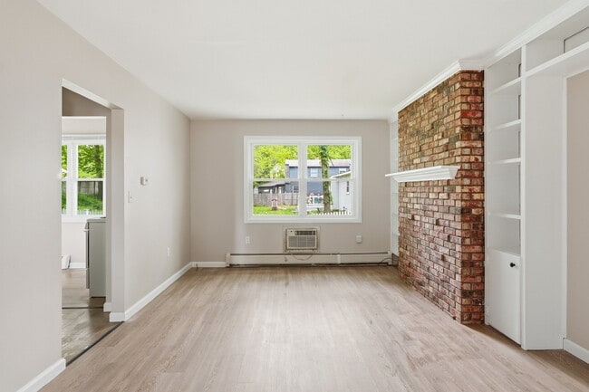 Building Photo - 16 Lakewood Pkwy