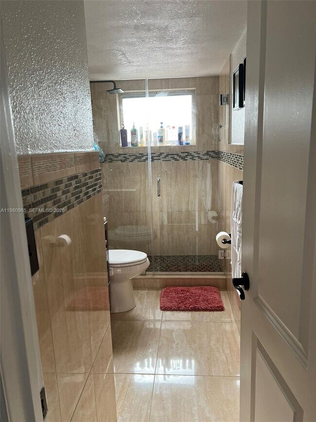 Foto del edificio - 13715 Kendale Lakes Cir