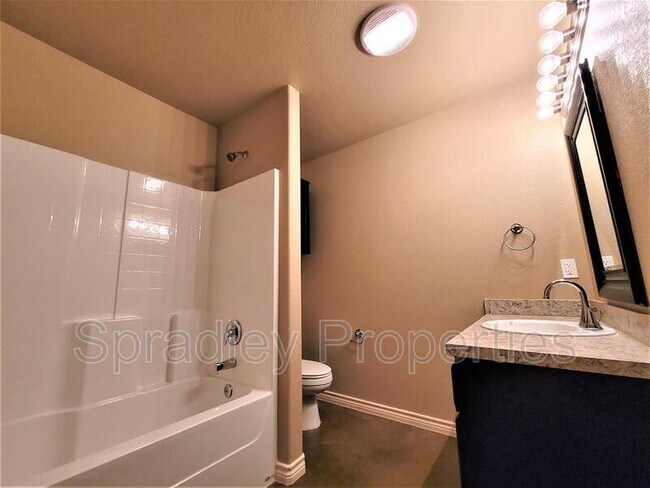 Building Photo - 1527 Vani Ct
