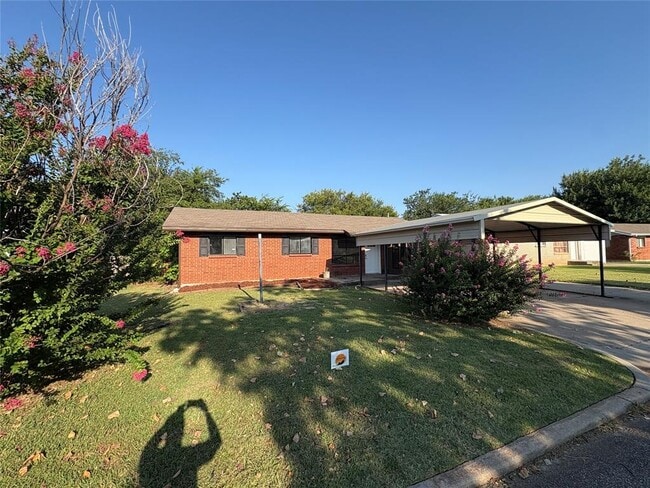 Building Photo - 2605 Queensbury Rd