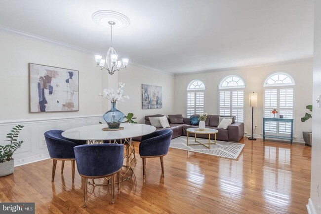 Foto del edificio - 4592 Barringer Pl