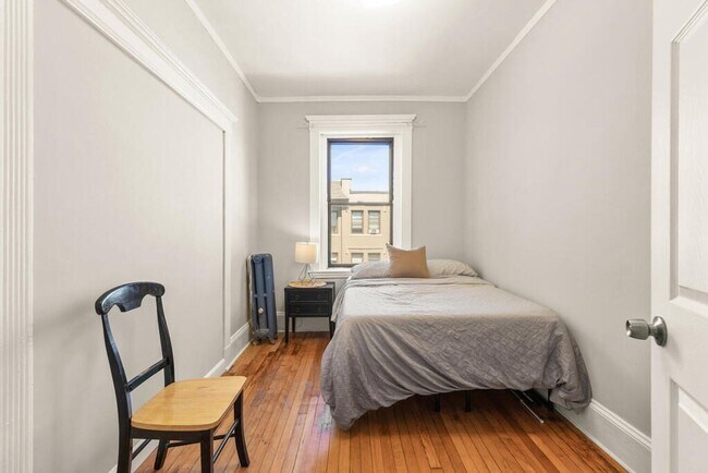 Foto del edificio - 28 Glenville Ave