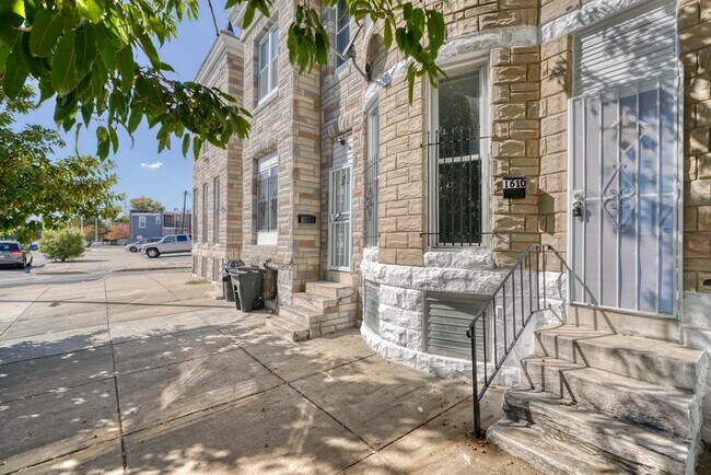 Building Photo - 1610 Wilkens Ave