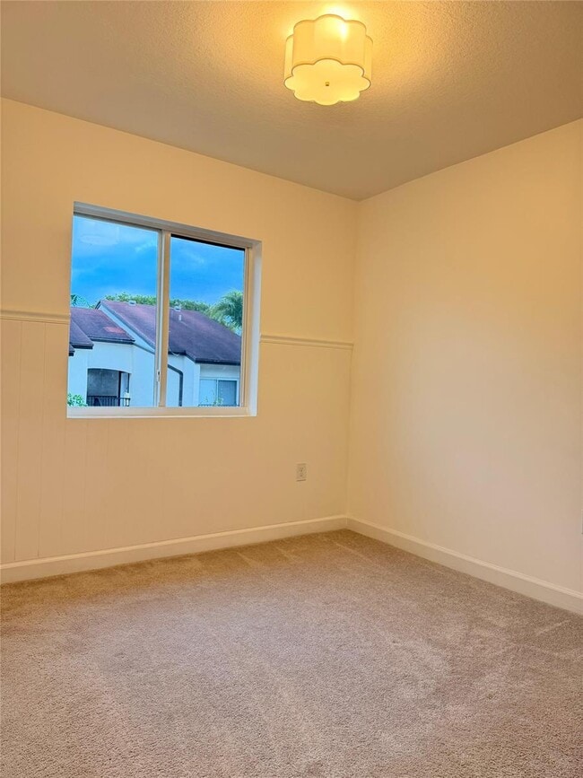 Building Photo - 5010 SW 37th St