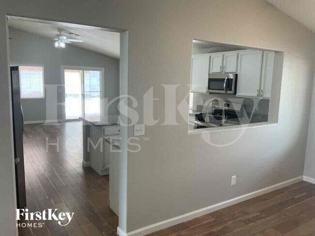 Building Photo - 713 W Azure Ave