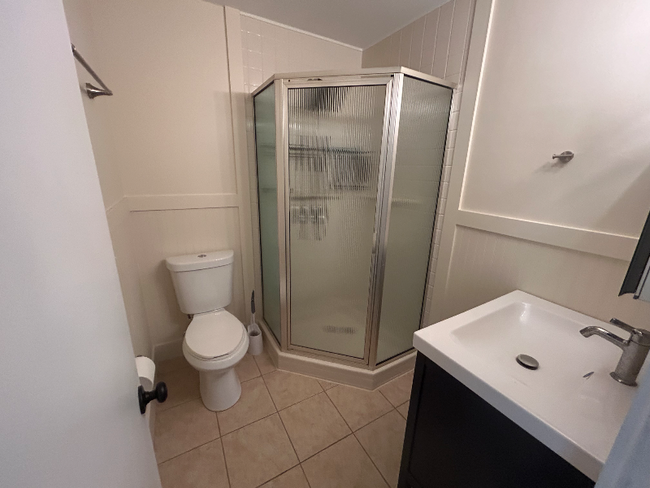 Building Photo - 516 Lemont Dr