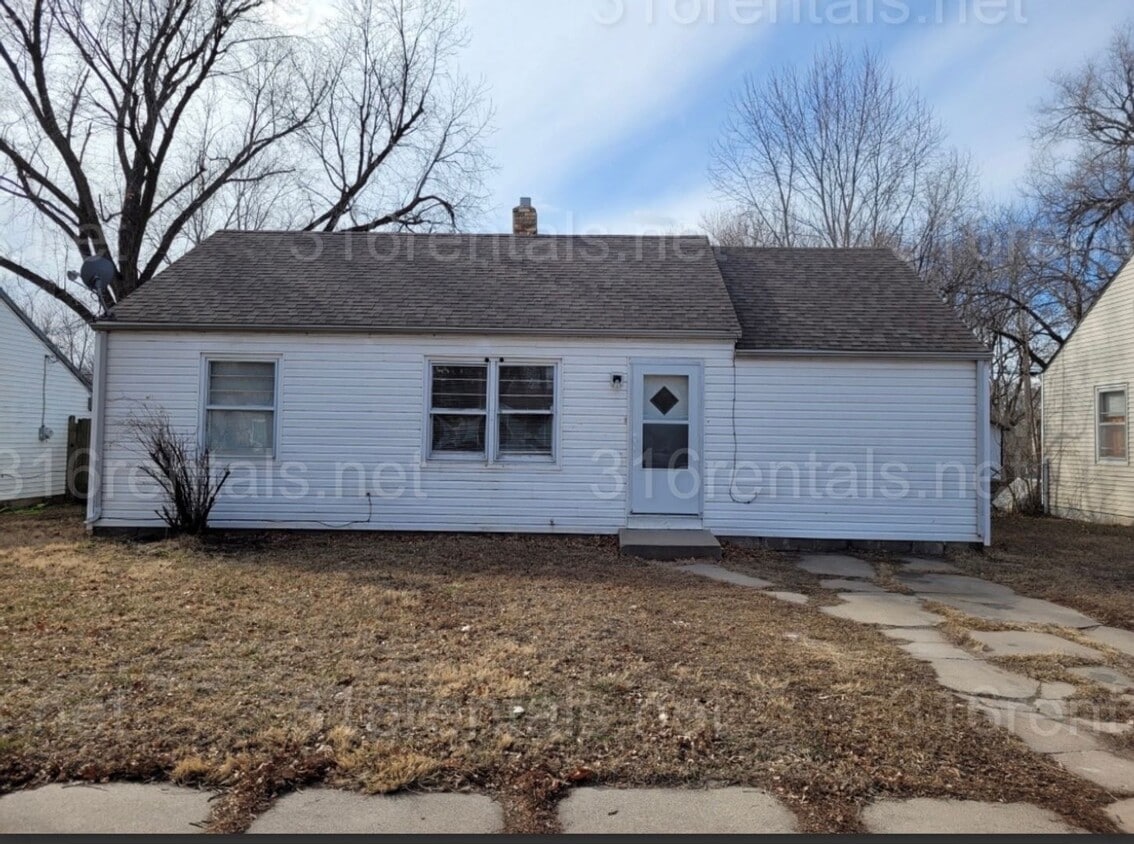 Primary Photo - $995 - 3 bedroom / 1 bathroom - Single Fam...