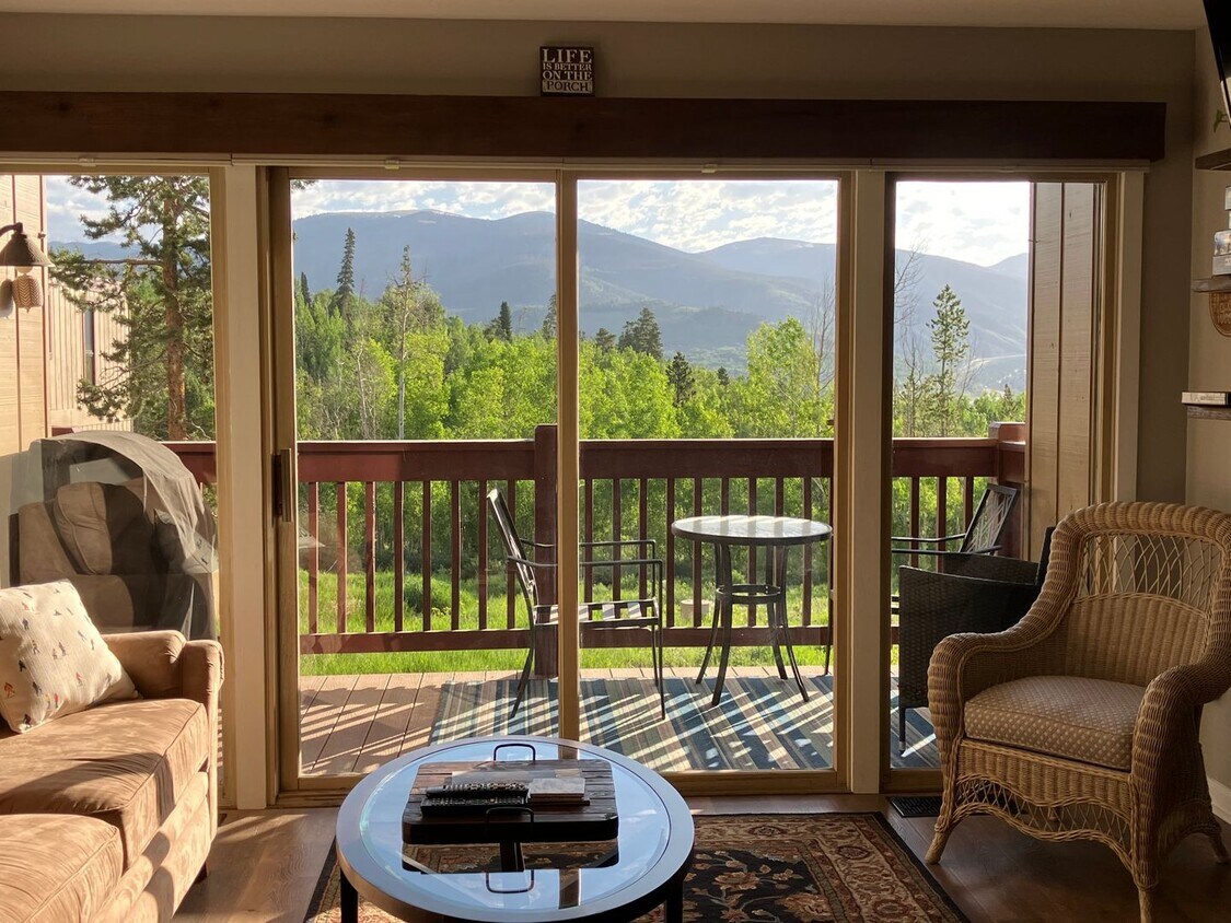 Primary Photo - Remodeled Buffalo Woods Condo with Breatht...