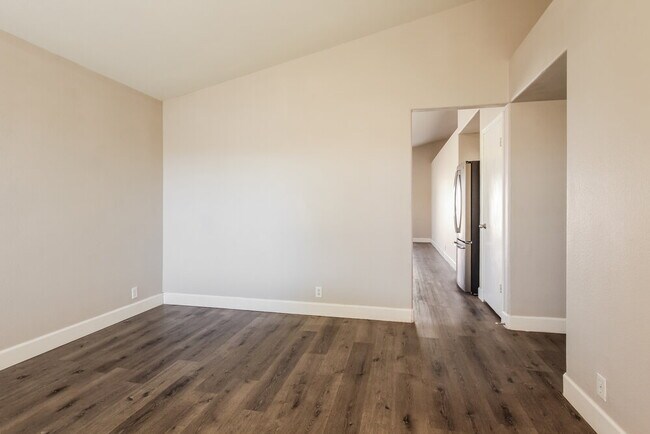 Foto del edificio - 15746 W Young St