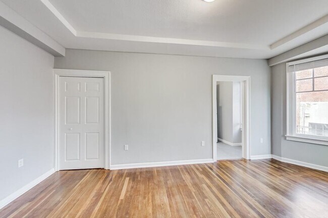 Building Photo - Pet Friendly Remodeled Studio Available Now!