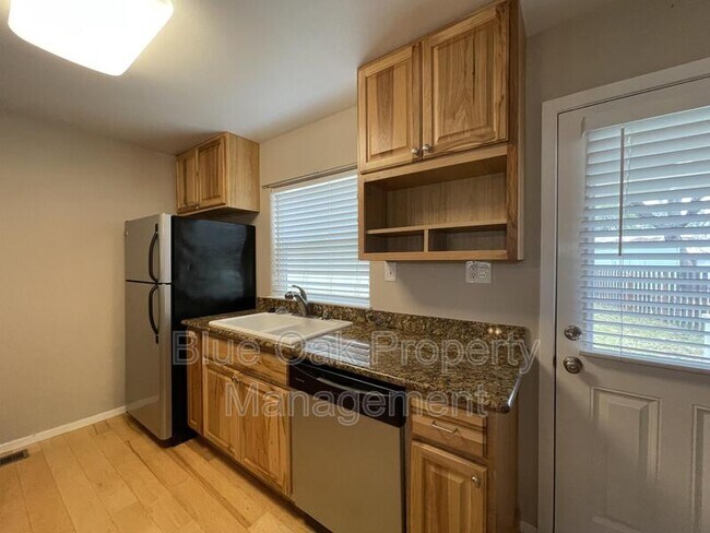 Foto del edificio - 570 E 19th St