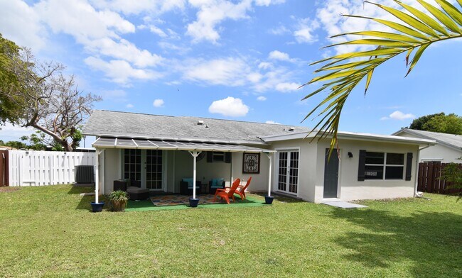 Foto del edificio - 9731 Richmond Cir