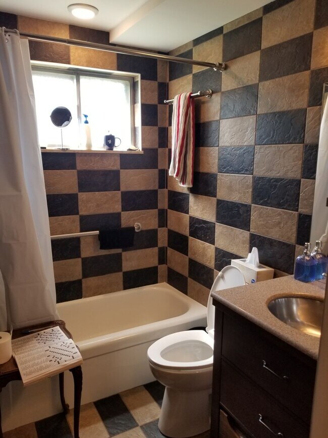 Foto del edificio - Chagrin Falls Condo for rent