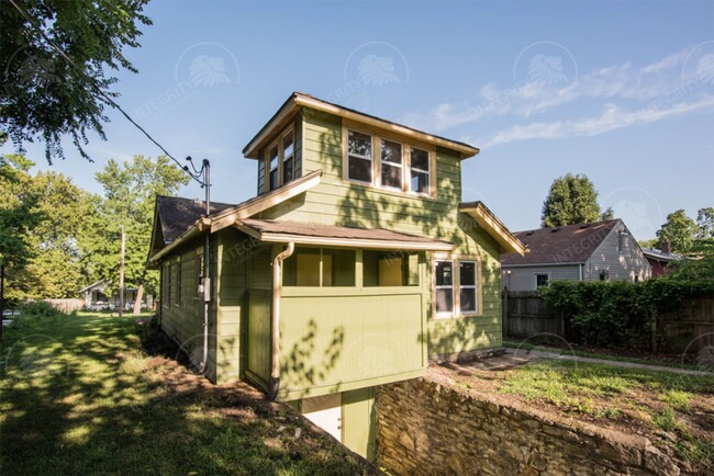 Foto del edificio - 5517 Woodland Ave