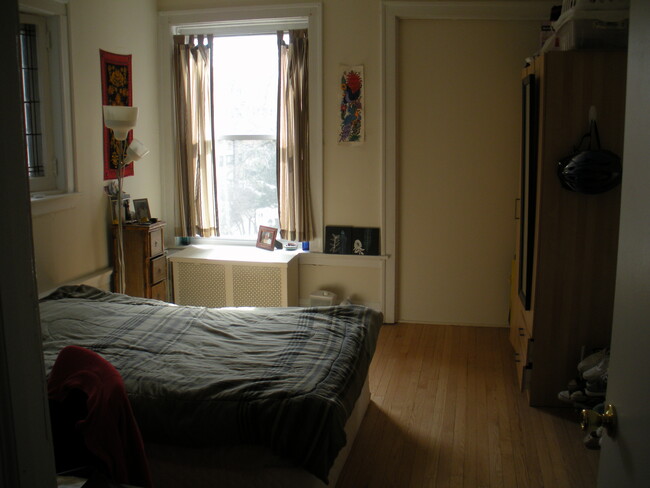 Bedroom - 1218 W Columbia Ave