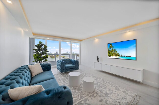 Foto del edificio - 1717 N Bayshore Dr
