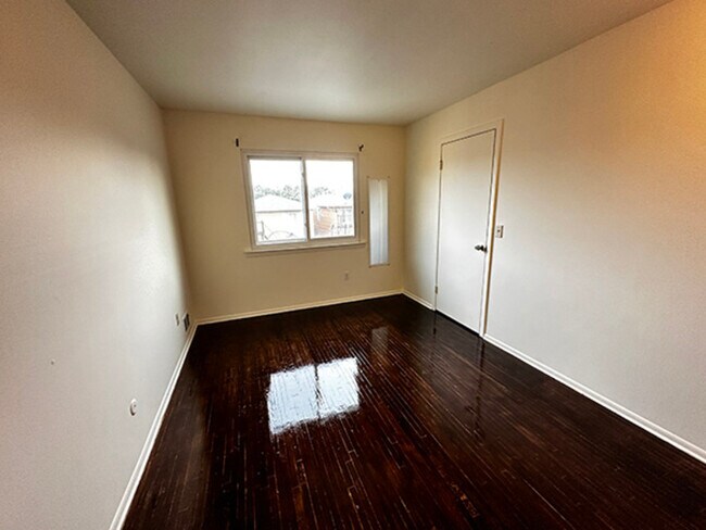 Building Photo - 609 Sussex St