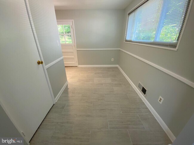 Foto del edificio - 12704 Bushey Dr