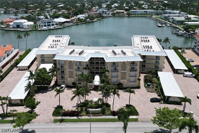 Foto del edificio - 3000 Gulf Shore Blvd N