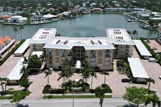 Building Photo - 3000 Gulf Shore Blvd N