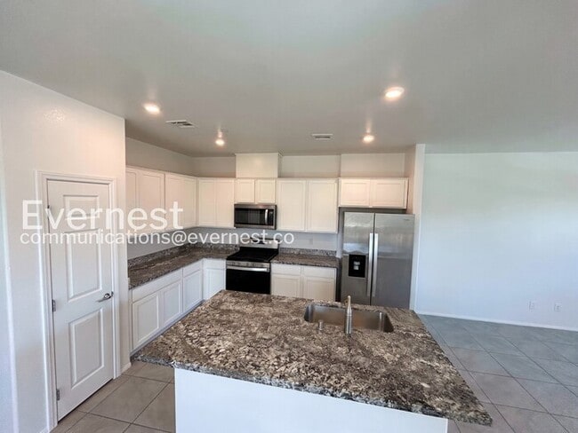 Building Photo - 639 Sedum Ave.
