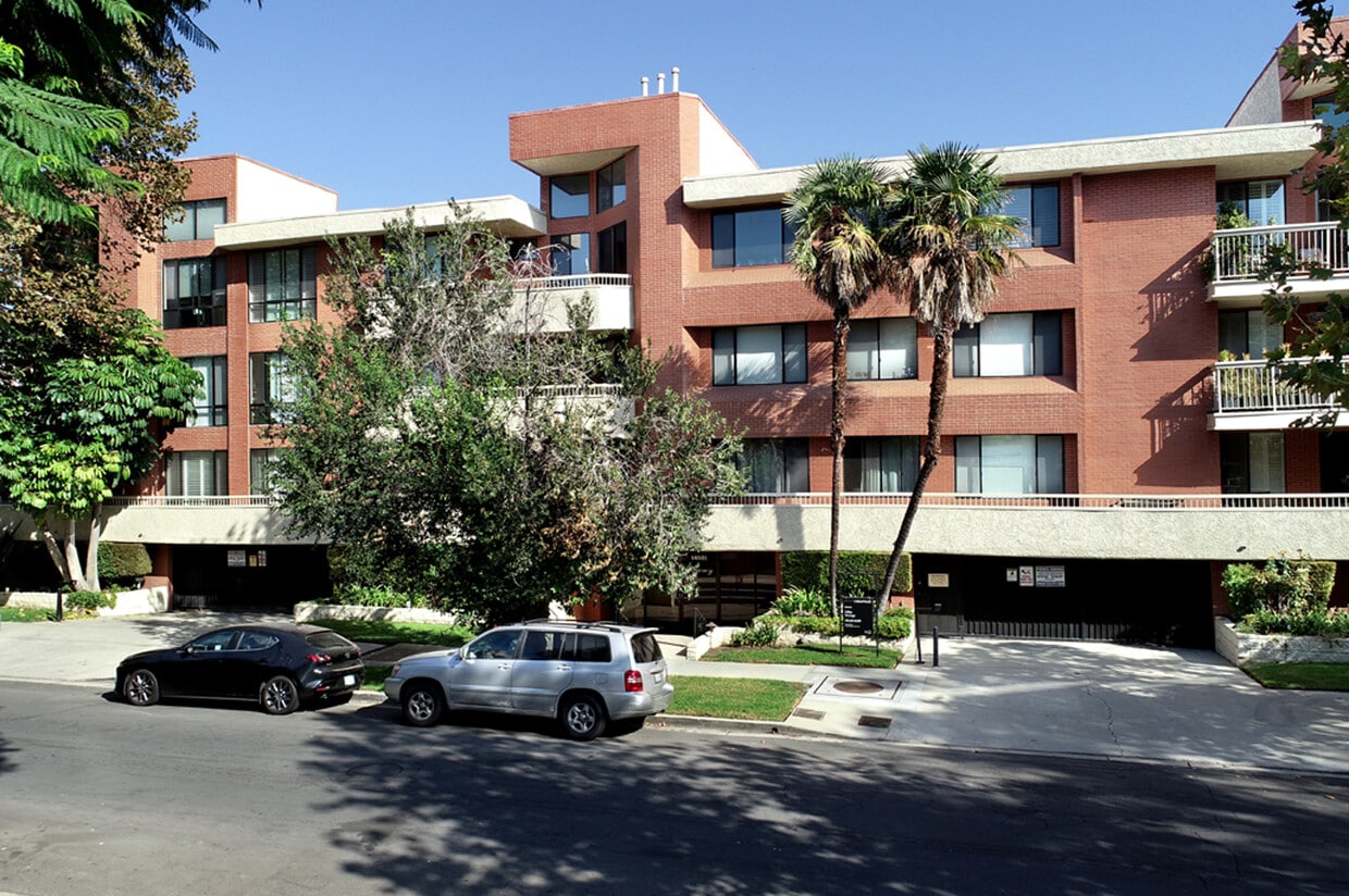 14521 Benefit St Unit 304, Sherman Oaks, CA 91403 Condo for Rent in