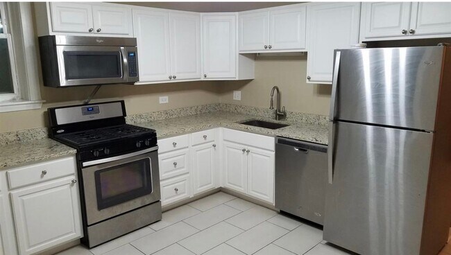 Foto del edificio - 2432 W Wilson Ave
