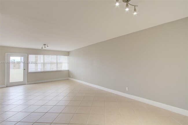 Building Photo - 401 Golden Isles Dr