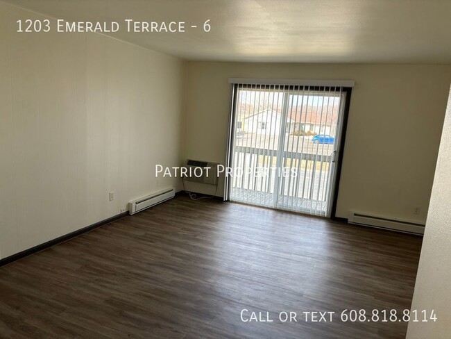 Foto del edificio - 1 bedroom/ 1 bath apartment in Sun Prairie...