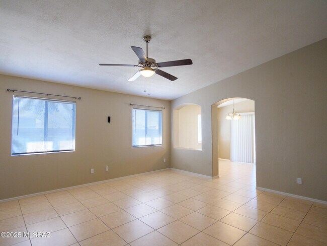 Foto del edificio - 1672 W Wood Crest Ct