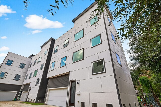 Foto del edificio - 1630 W 24th St