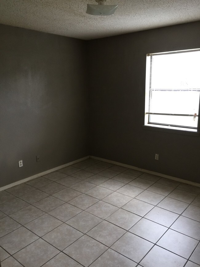 Building Photo - 1612 S X St